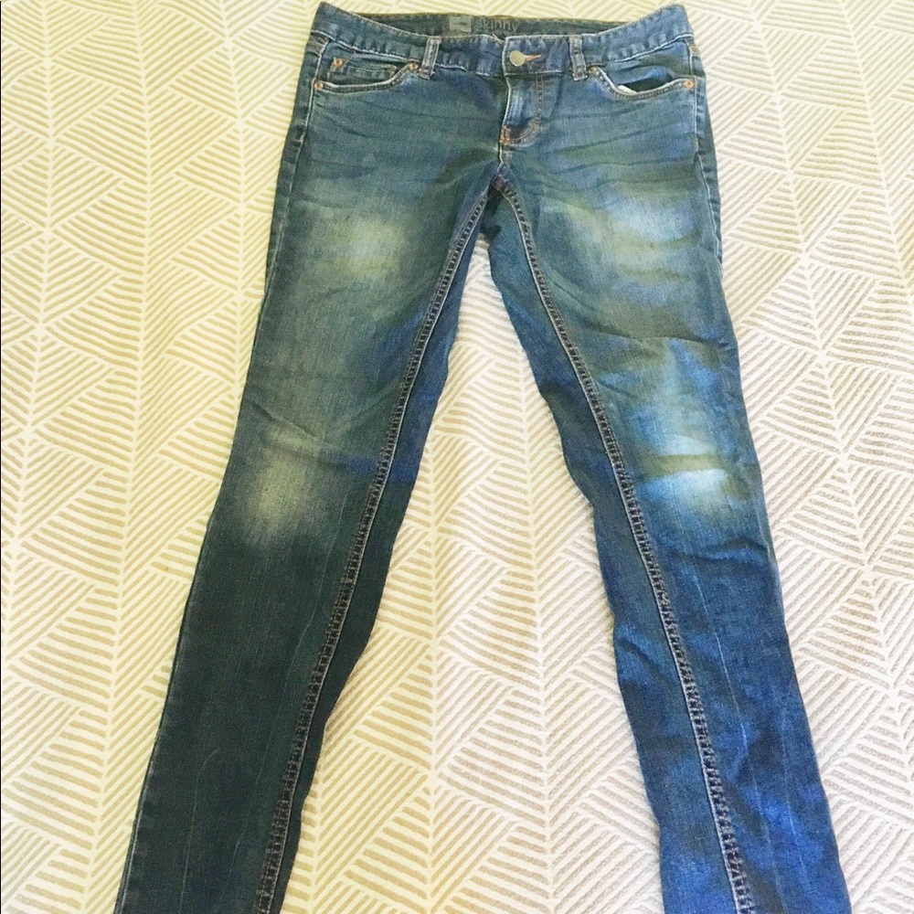 Mossimo stretchy straight leg jeans 6 long